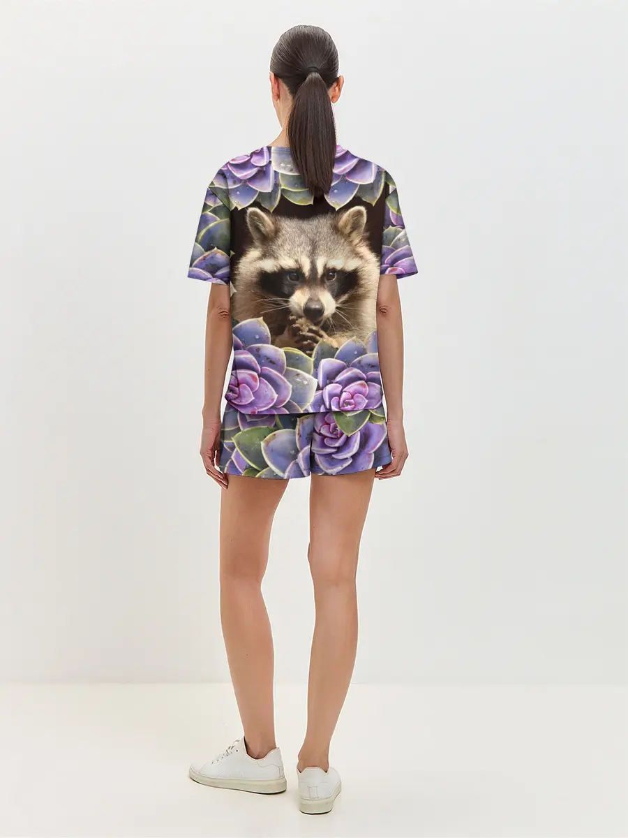Женская пижама с шортами / Енот среди цветов
