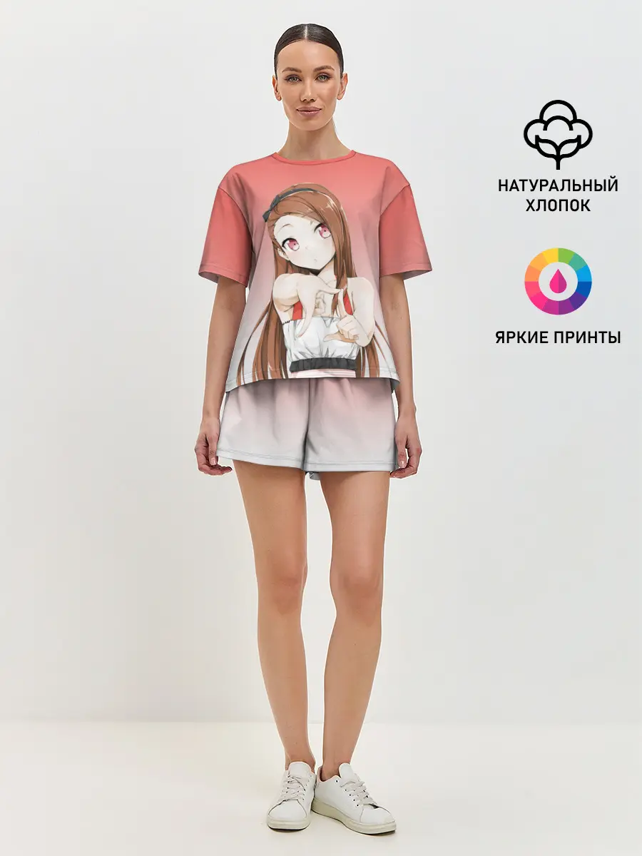 Женская пижама с шортами / девушка ищет кадр измеряет