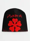 Детская шапка / Красный логотип Черный клевер на черном