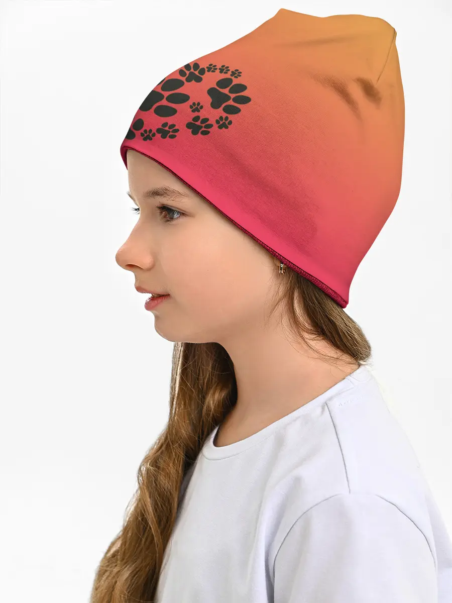 Детская шапка / сердечко из следов собаки