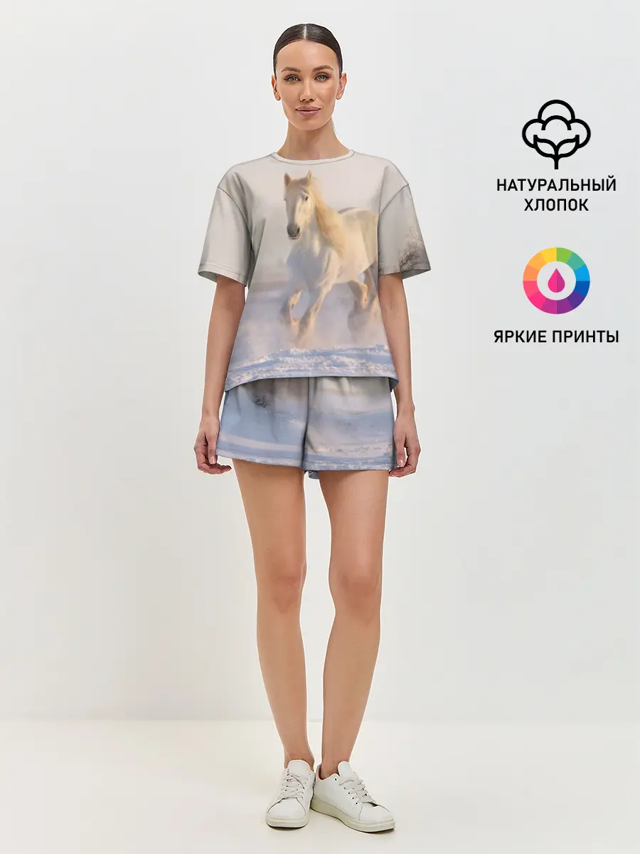 Женская пижама с шортами / Белая лошадь на снегу