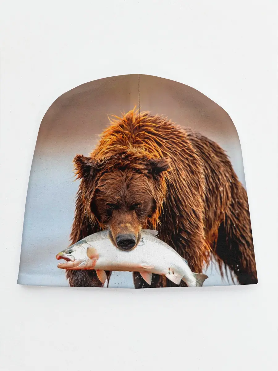 Детская шапка / Медведь с рыбой во рту