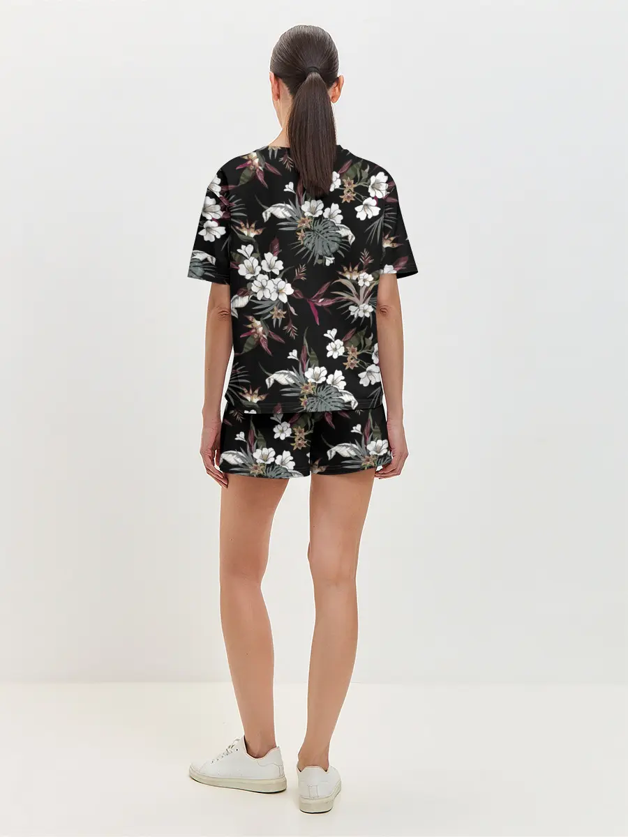 Женская пижама с шортами / Белые цветы