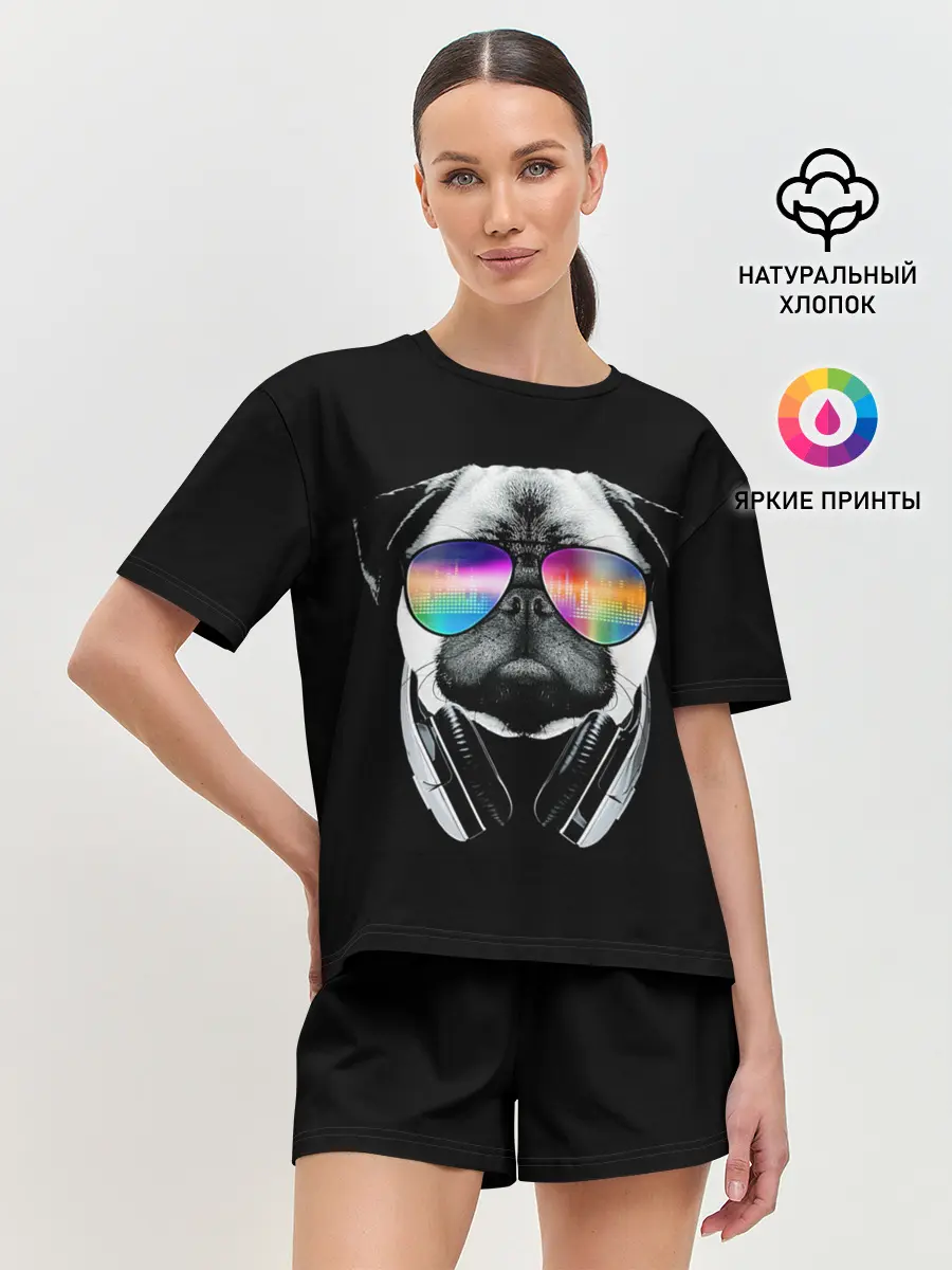 Женская пижама с шортами / Мопс в наушниках