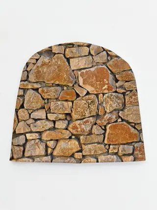 Детская шапка / Каменная стена