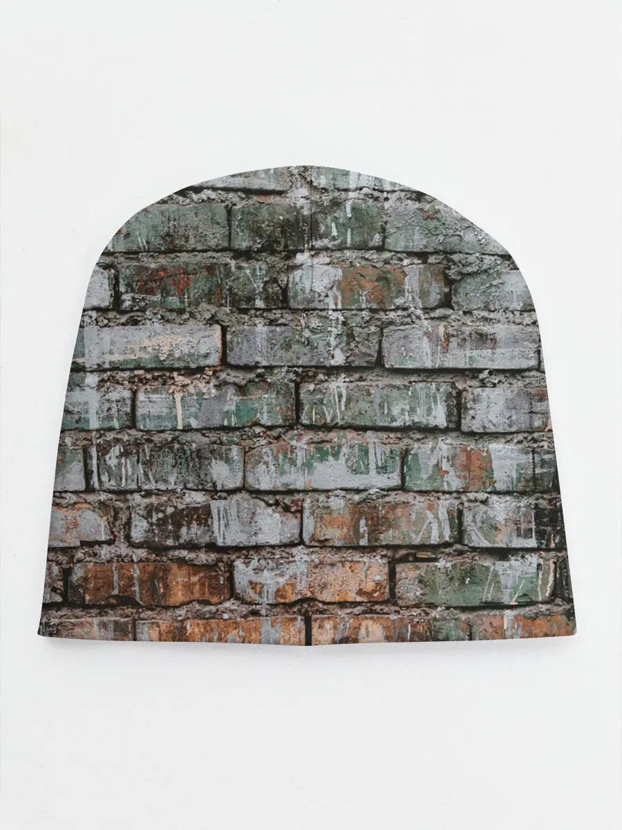 Детская шапка / кирпичная стена потеки краска