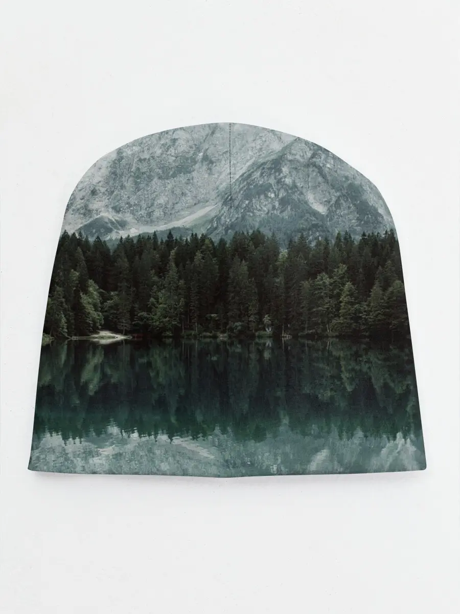 Детская шапка / отражение горы в озере