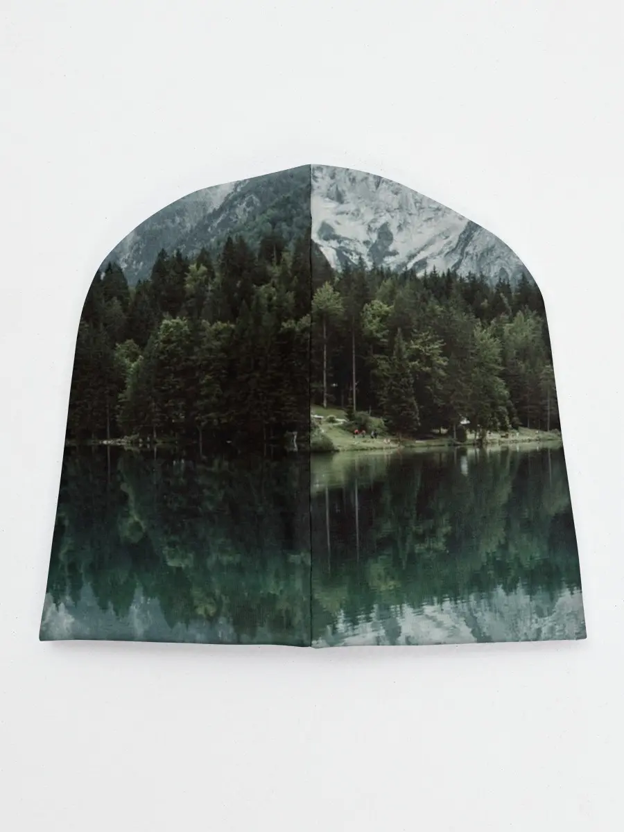 Детская шапка / отражение горы в озере