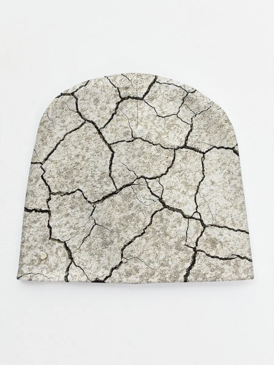 Детская шапка / Трещины на земле