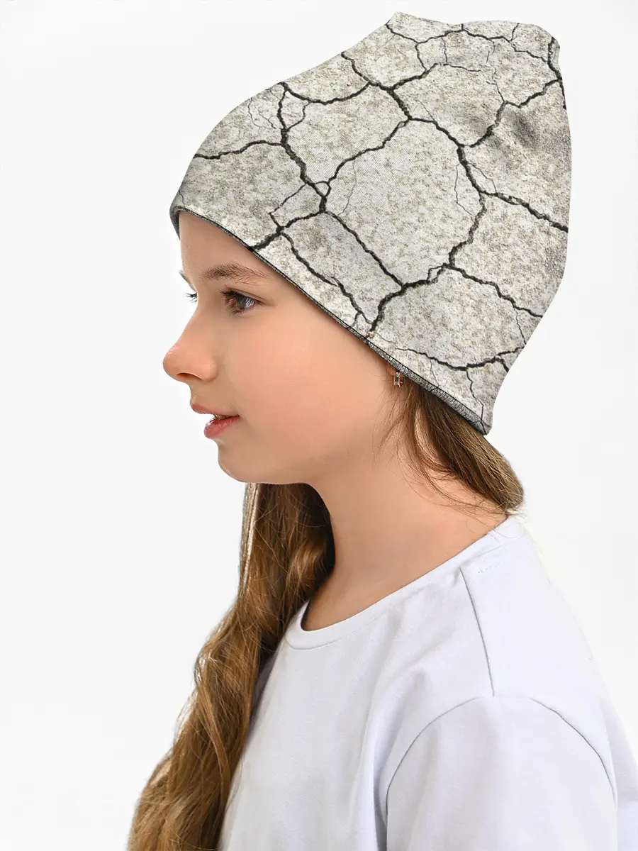 Детская шапка / Трещины на земле