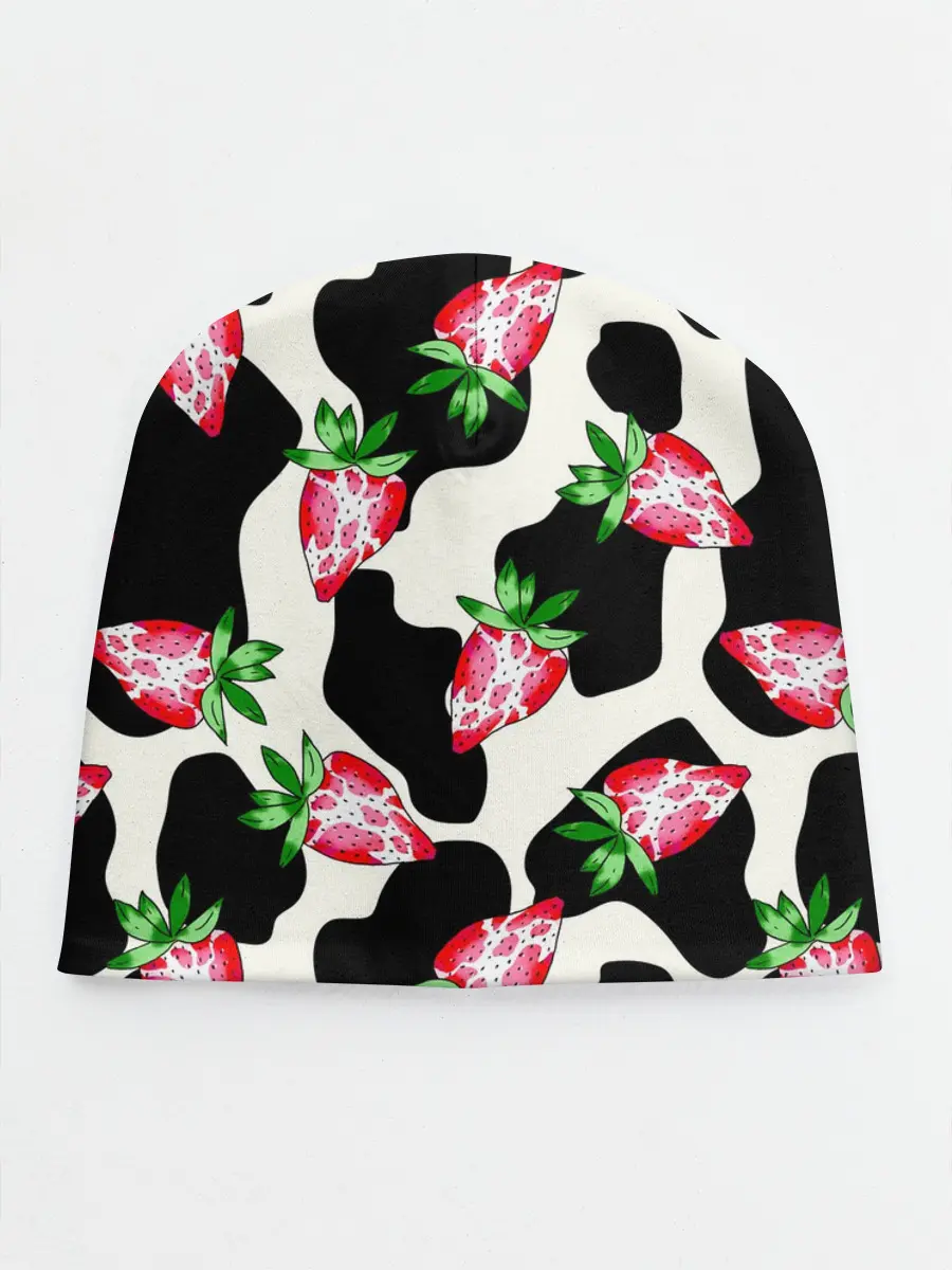 Детская шапка / Клубника на коровьей шкуре