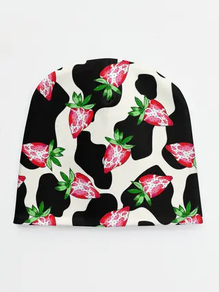 Детская шапка / Клубника на коровьей шкуре