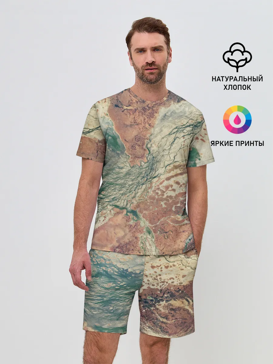 Мужской костюм с шортами / Снимок со СпуТника