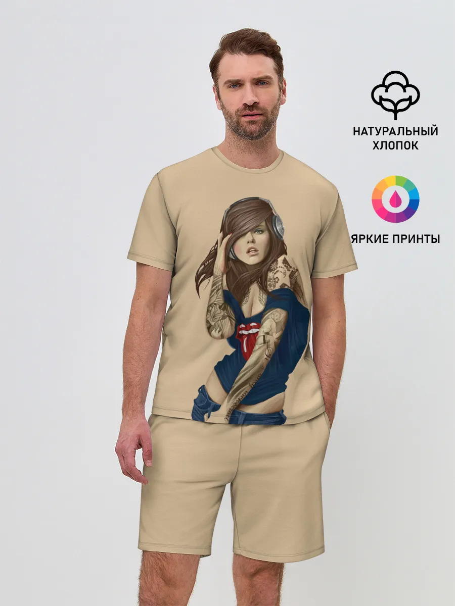 Мужской костюм с шортами / ДевушКа слушает Музыку