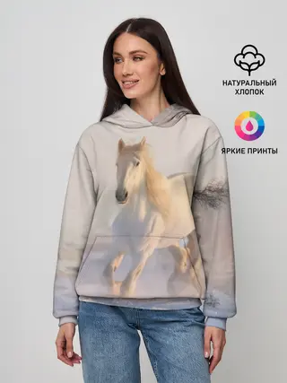 Женское худи / Белая лошадь на снегу