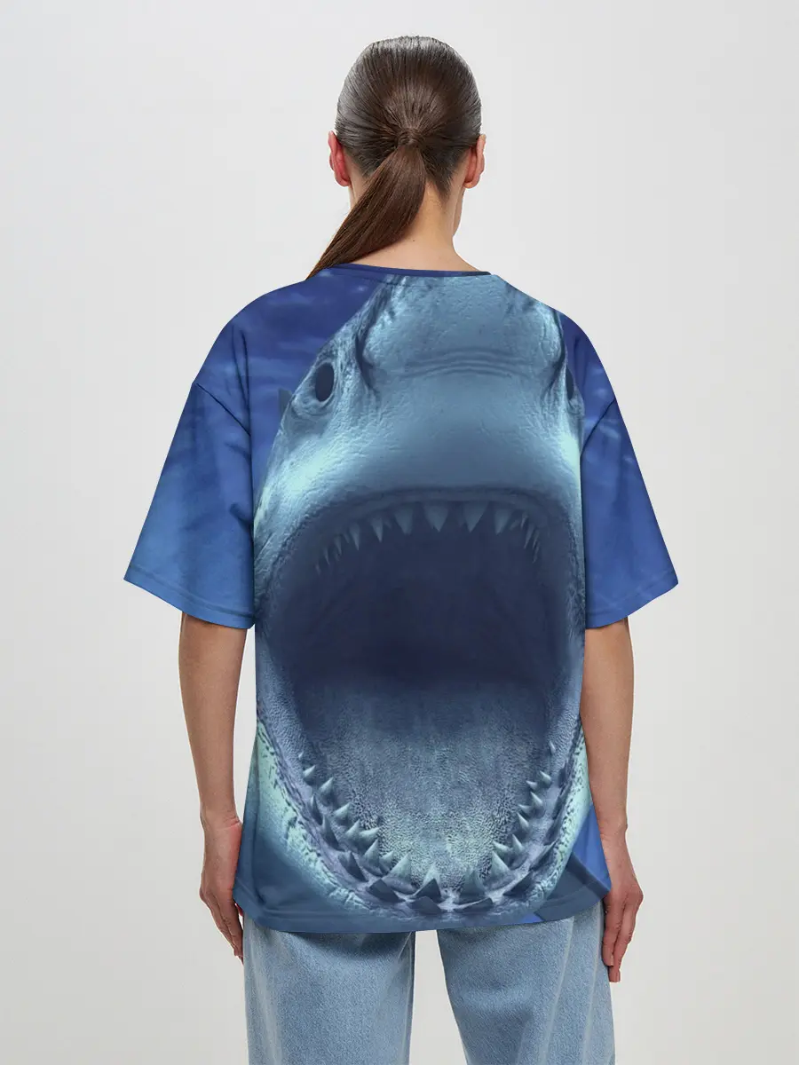 Женская футболка оверсайз / Белая акула