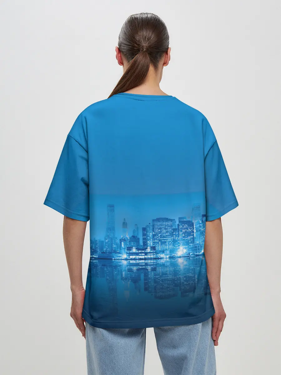 Женская футболка оверсайз / вид на ночной мегаполис
