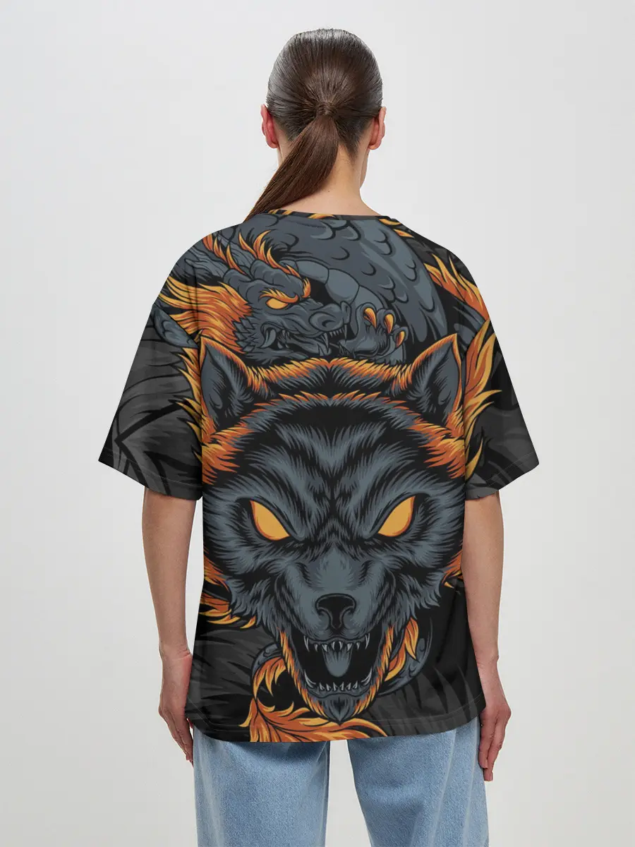 Женская футболка оверсайз / Волк и дракон
