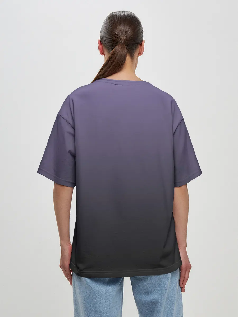 Женская футболка оверсайз / черный кот на фиолетовом