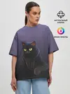 Женская футболка оверсайз / черный кот на фиолетовом