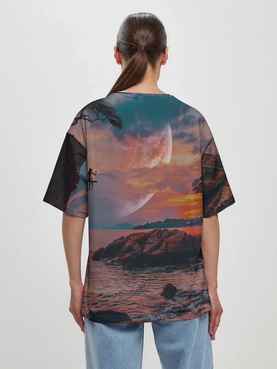 Женская футболка оверсайз / закат на качелях