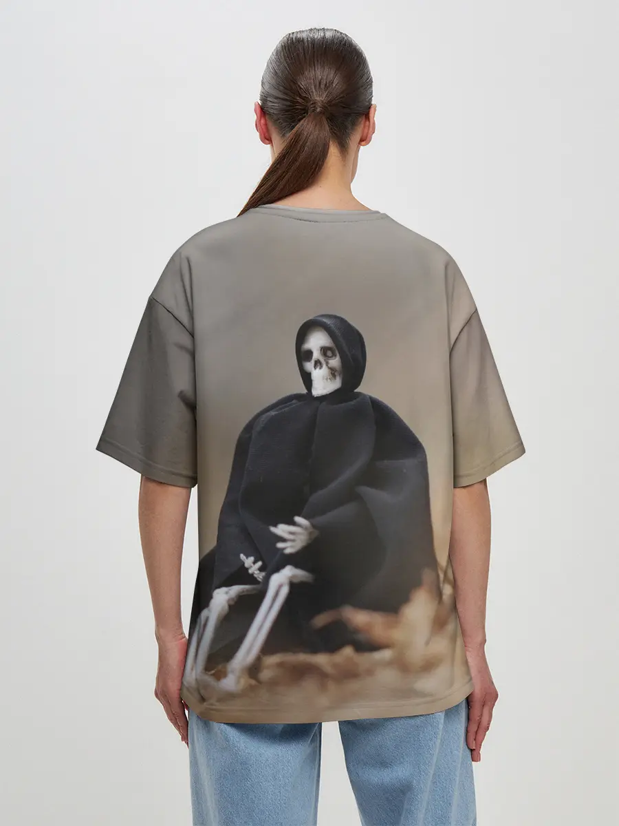 Женская футболка оверсайз / Сидячий Скелет