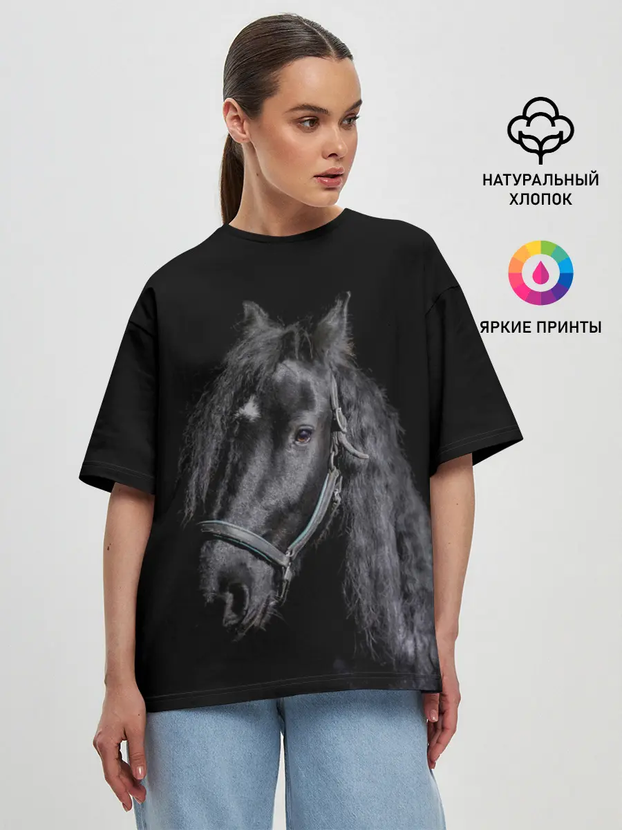 Женская футболка оверсайз / Лошадь на черном фоне