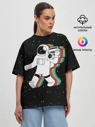 Женская футболка оверсайз / Космонавт с магнитофоном