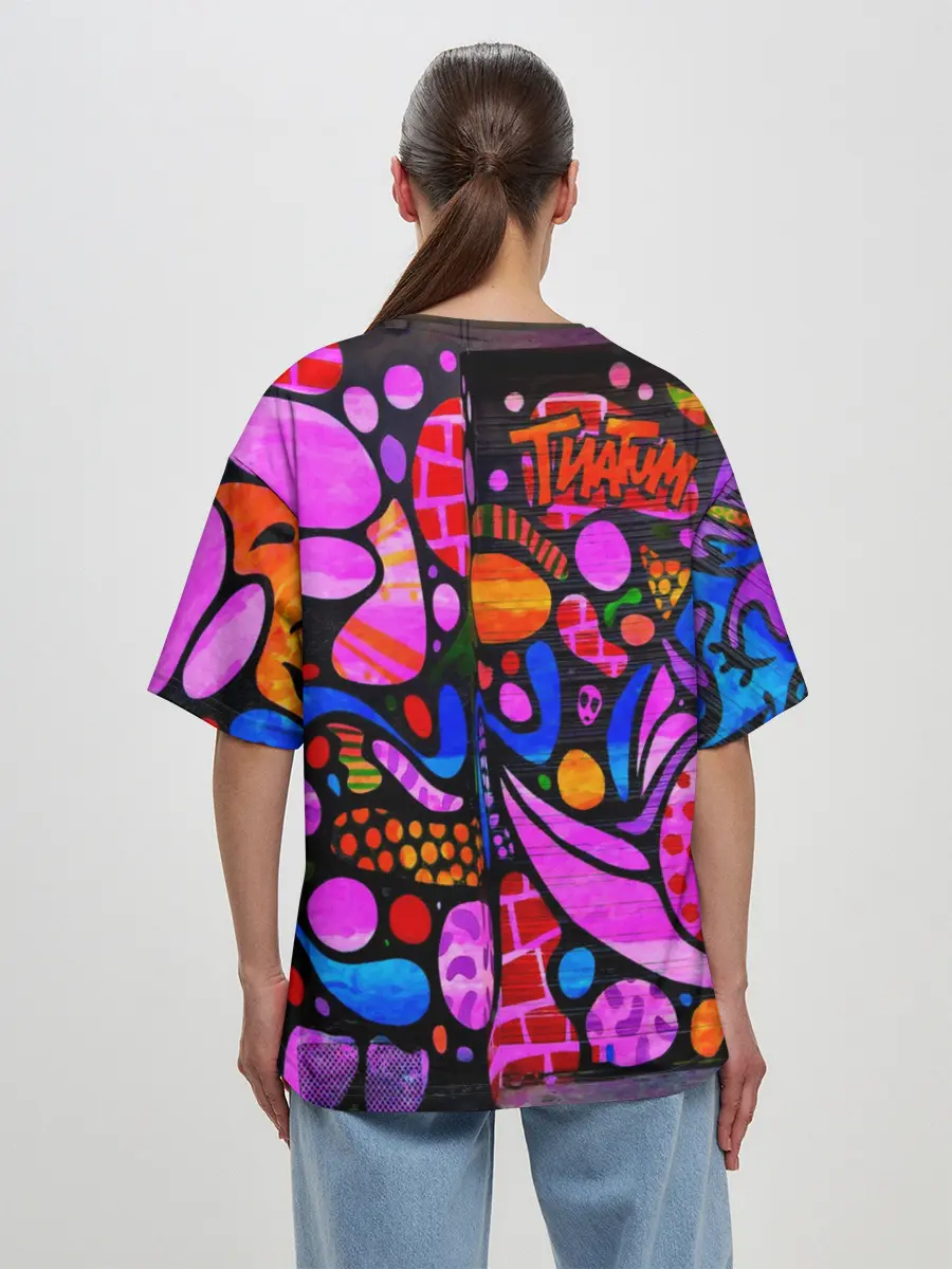 Женская футболка оверсайз / Неоновое граффити