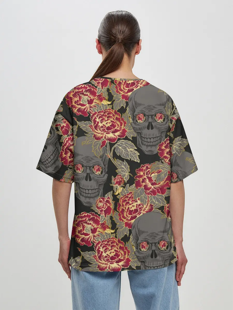 Женская футболка оверсайз / Черепа и розы