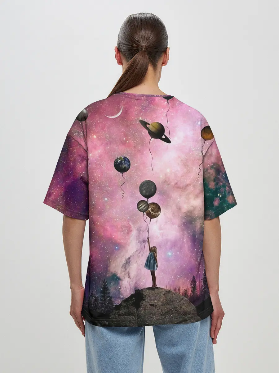 Женская футболка оверсайз / Девочка и космос