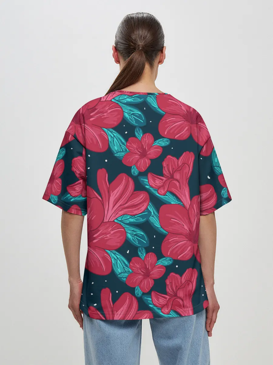 Женская футболка оверсайз / Моника в цветах