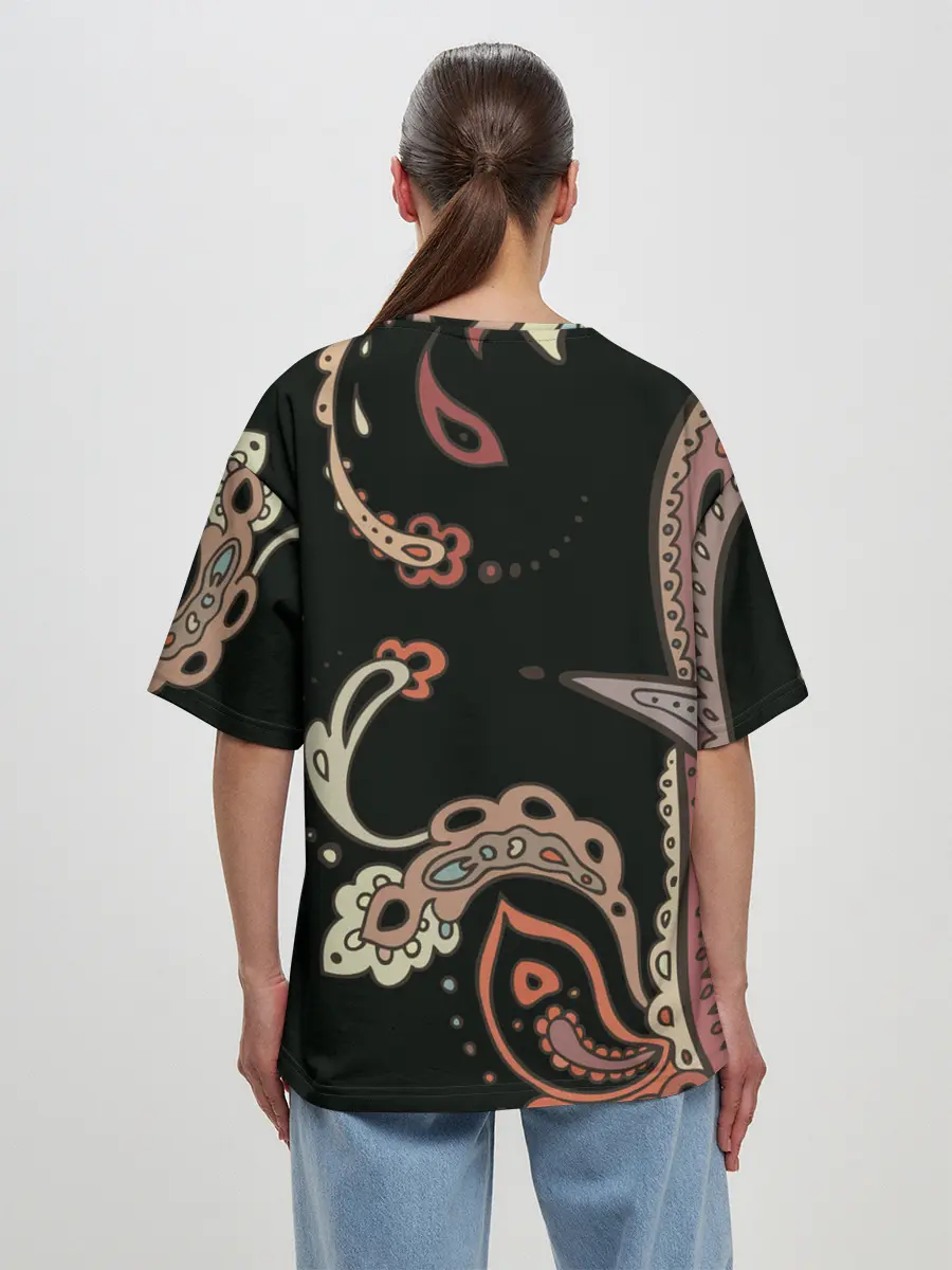 Женская футболка оверсайз / Расписной узор