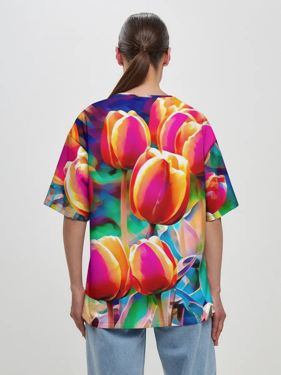 Женская футболка оверсайз / Тюльпаны