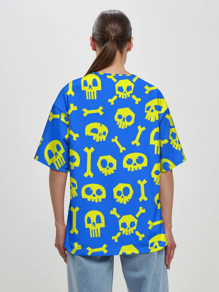 Женская футболка оверсайз / Веселый Монки. Синий фон череп и кости
