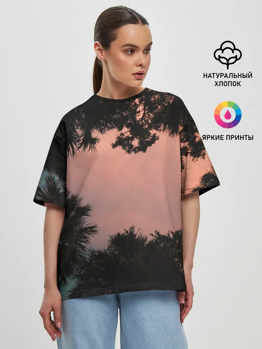 Женская футболка оверсайз / Пальмы вид снизу закат