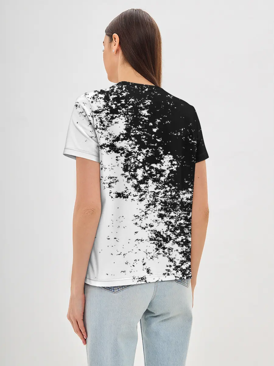 Женская базовая футболка / Приключения ДжоДжо