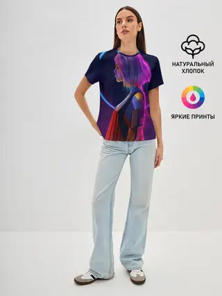 Женская базовая футболка / Девушка в неоне