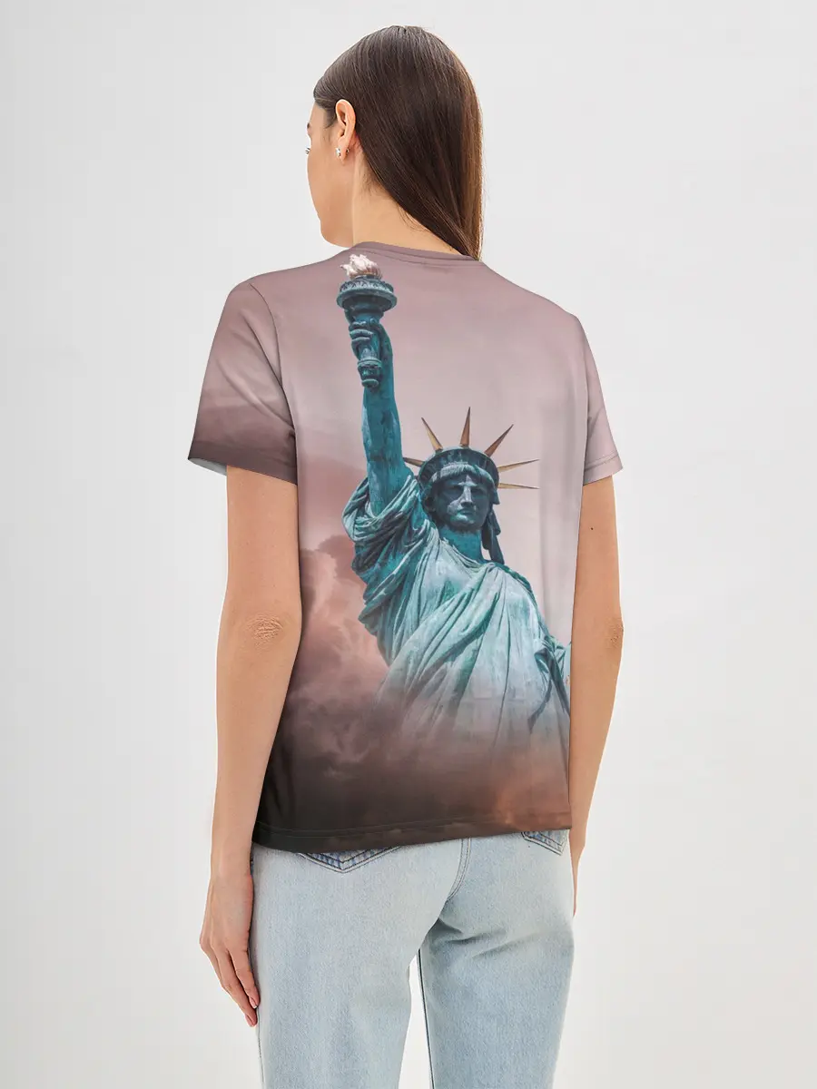 Женская базовая футболка / Статуя свободы