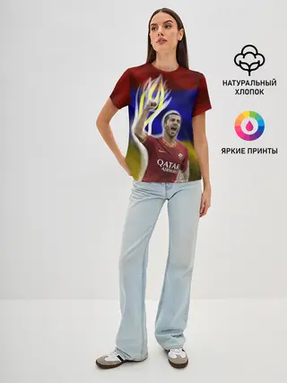 Женская базовая футболка / Генрих Мхитарян - огненный кулак