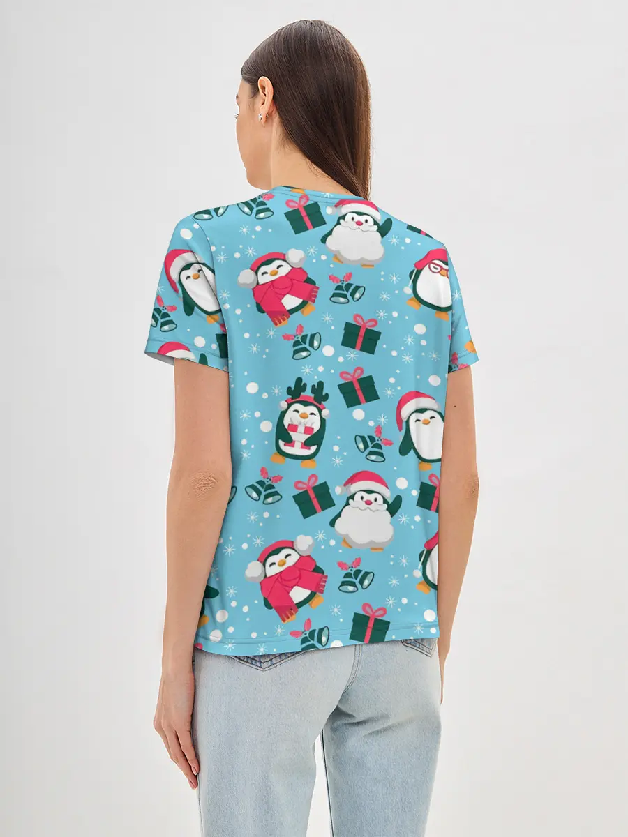 Женская базовая футболка / Новогодние Пингвины