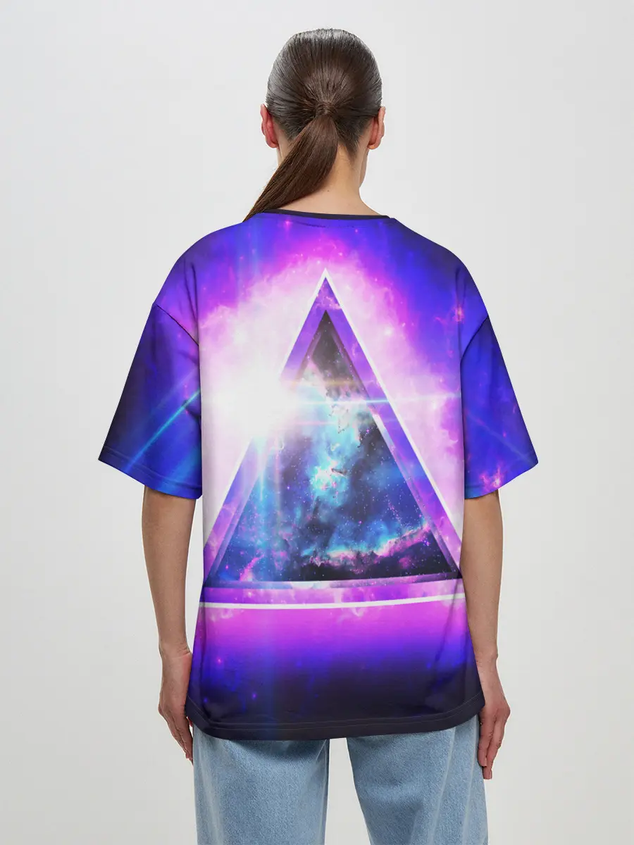 Женская футболка оверсайз / КОСМИЧЕСКИЙ ТРЕУГОЛЬНИК
