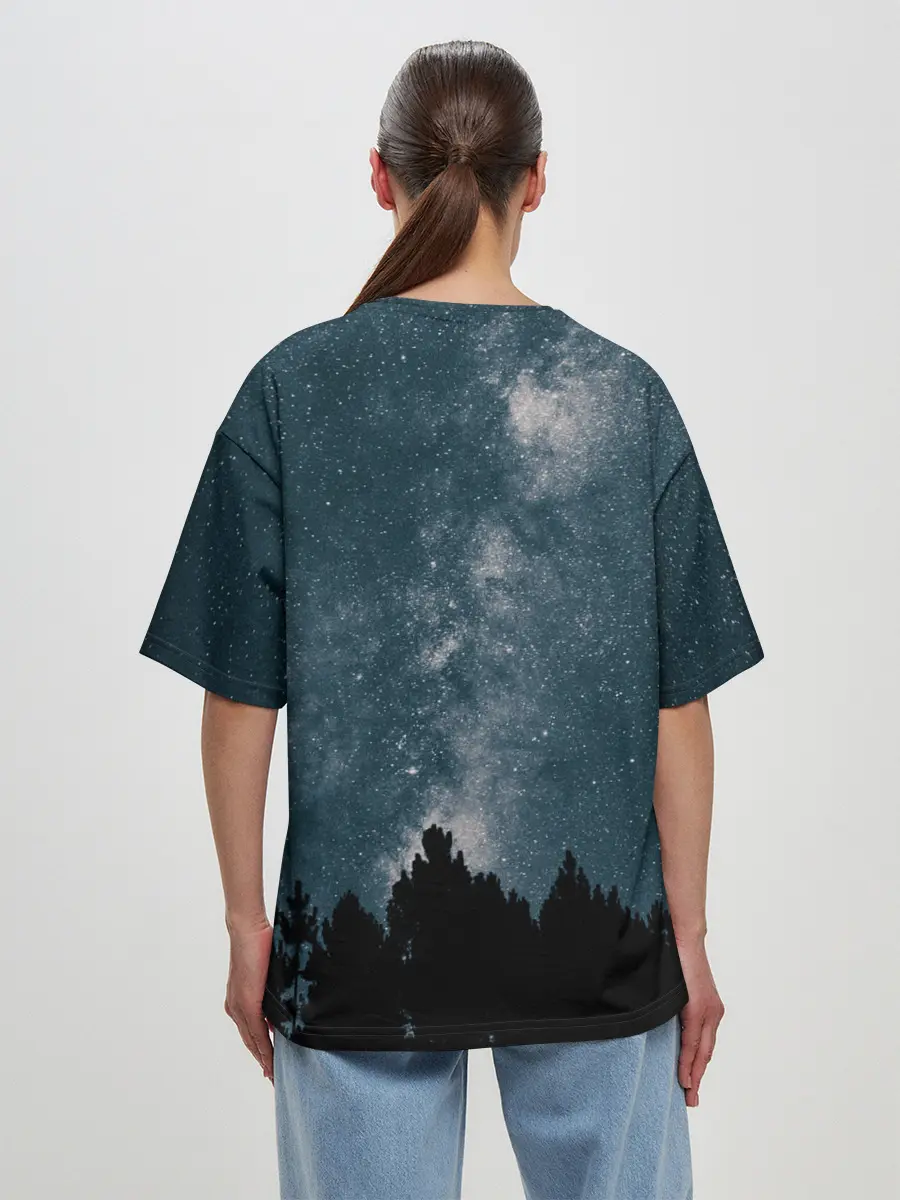 Женская футболка оверсайз / Идущий к реке