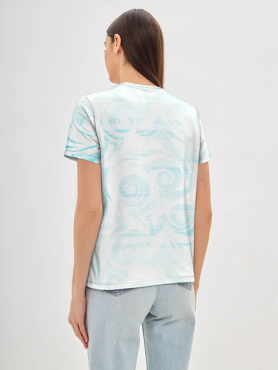 Женская базовая футболка / Пингвин рыбачит