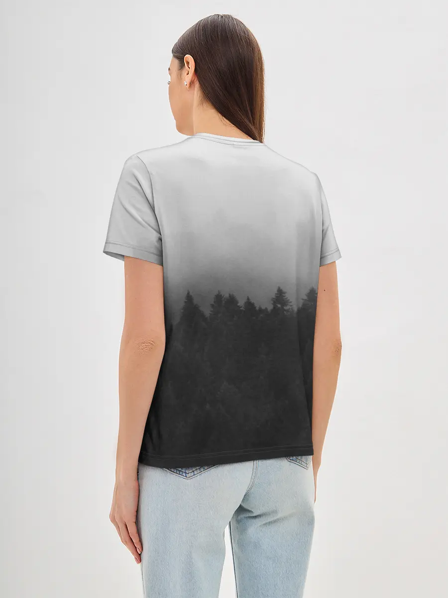 Женская базовая футболка / Туманный лес