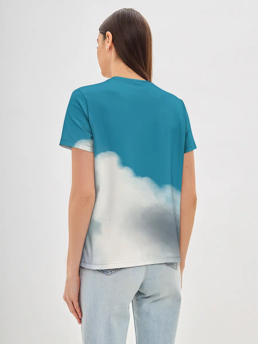 Женская базовая футболка / Ходячий замок в облаках