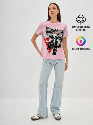 Женская базовая футболка / Алукард на розовом фоне