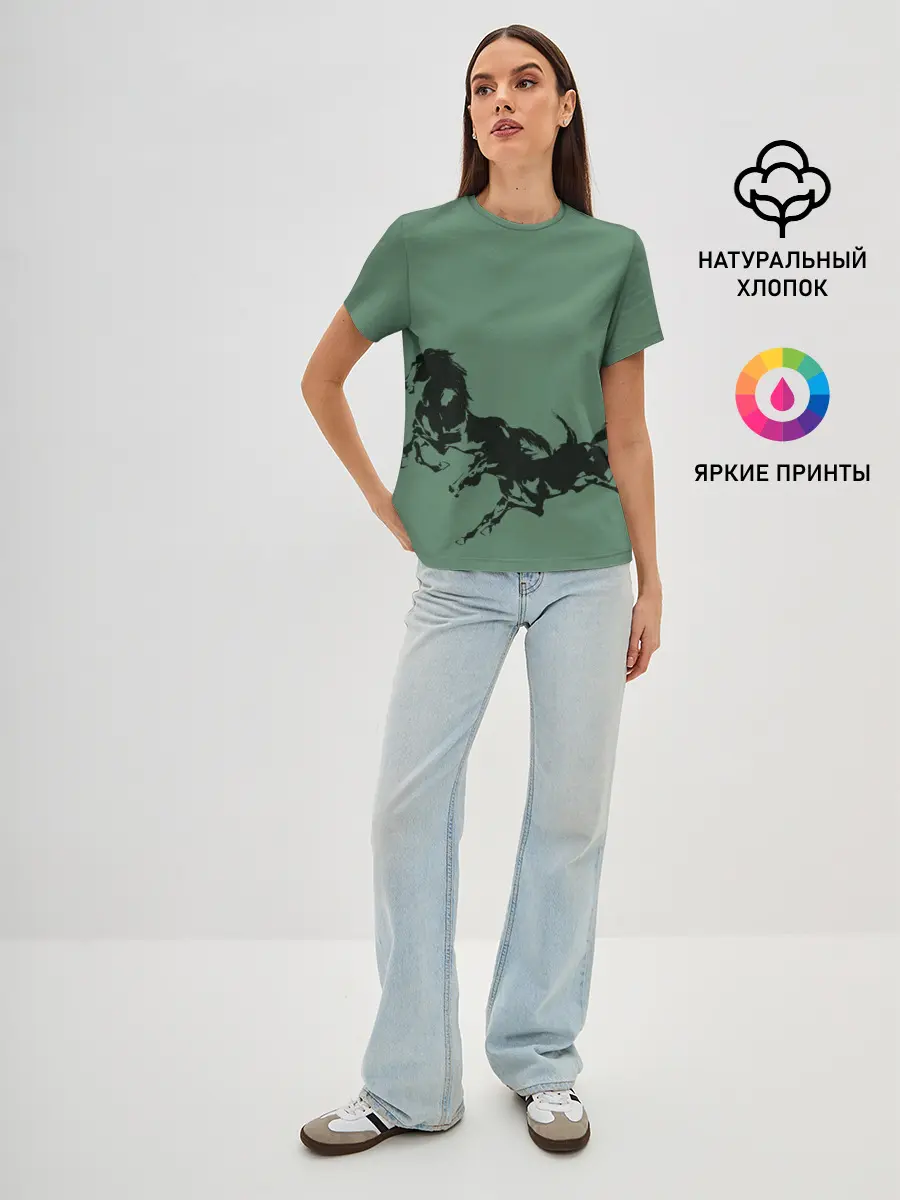 Женская базовая футболка / черные кони