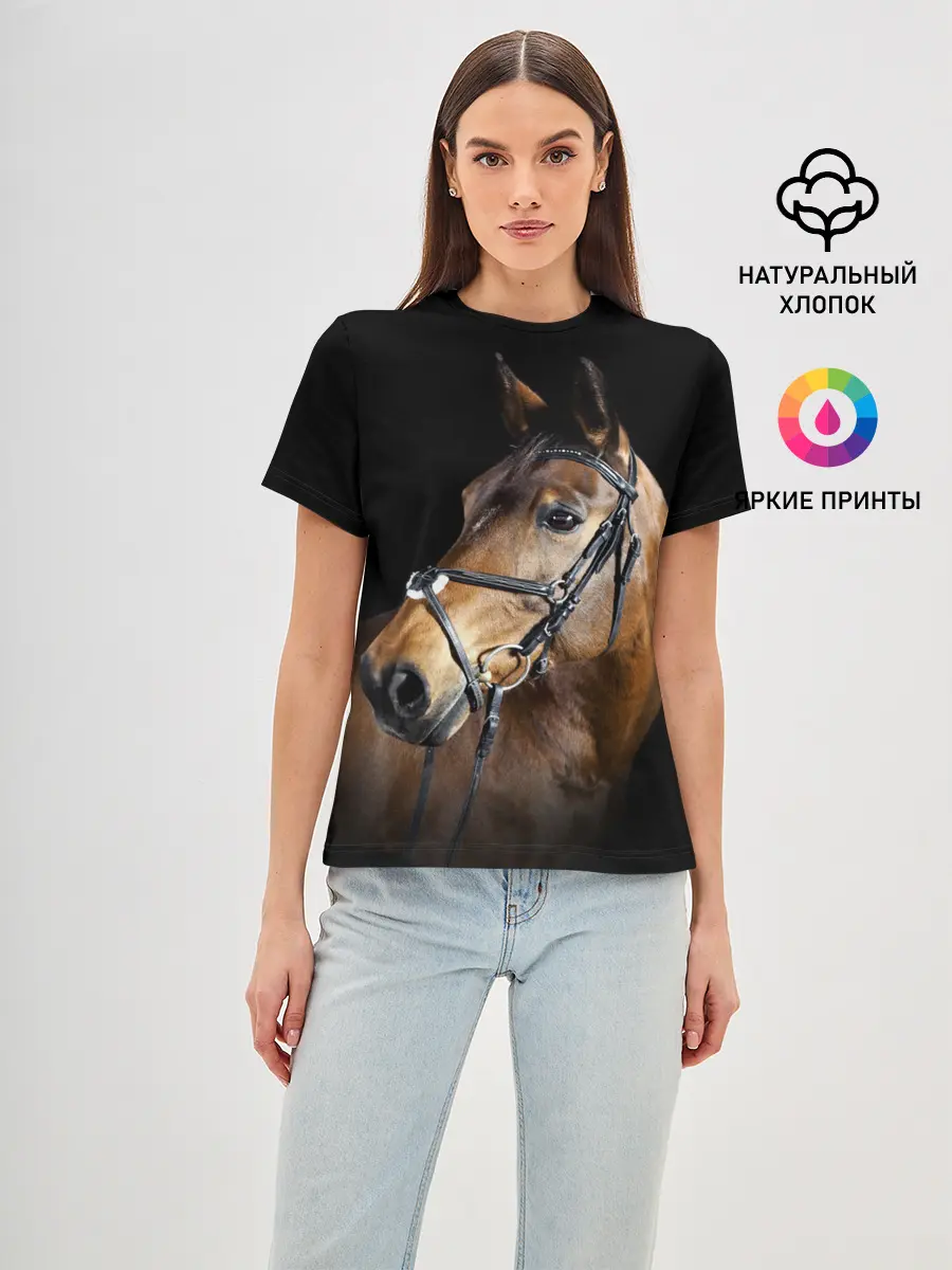 Женская базовая футболка / Гнедая лошадь