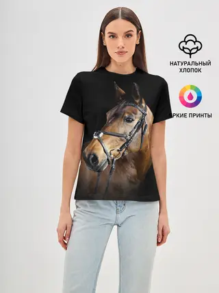 Женская базовая футболка / Гнедая лошадь